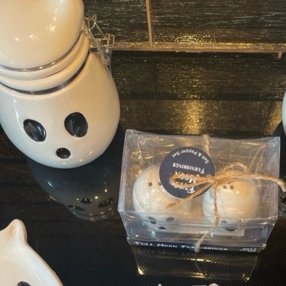 Full Moon CUTE GHOSTS Set Ghost Halloween Decor Kitchen Jar Canister Salt Shaker